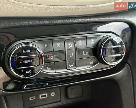 Білий Бьюік Encore GX, об'ємом двигуна 1.3 л та пробігом 143 тис. км за 14400 $, фото 19 на Automoto.ua