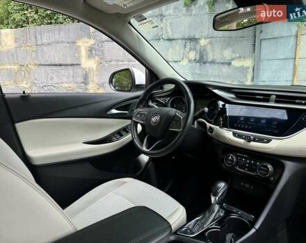 Білий Бьюік Encore GX, об'ємом двигуна 1.3 л та пробігом 143 тис. км за 14400 $, фото 13 на Automoto.ua