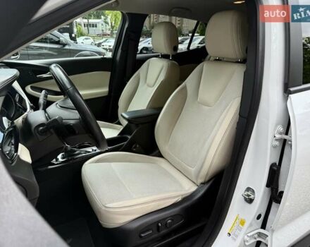 Білий Бьюік Encore GX, об'ємом двигуна 1.3 л та пробігом 143 тис. км за 14400 $, фото 10 на Automoto.ua