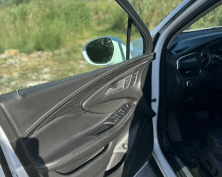 Білий Бьюік Envision, об'ємом двигуна 2.46 л та пробігом 175 тис. км за 15000 $, фото 6 на Automoto.ua