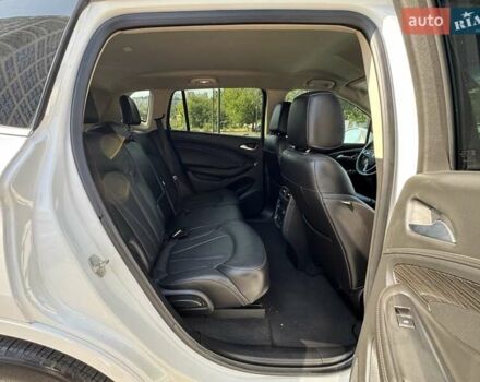 Белый Бьюик Envision, объемом двигателя 2.46 л и пробегом 180 тыс. км за 12500 $, фото 50 на Automoto.ua