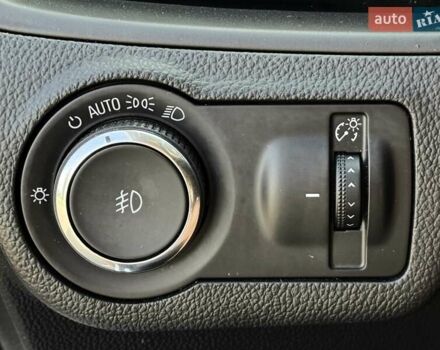 Белый Бьюик Envision, объемом двигателя 2.46 л и пробегом 180 тыс. км за 12500 $, фото 44 на Automoto.ua