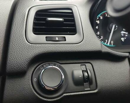 Красный Бьюик Regal GS, объемом двигателя 2 л и пробегом 75 тыс. км за 14499 $, фото 24 на Automoto.ua