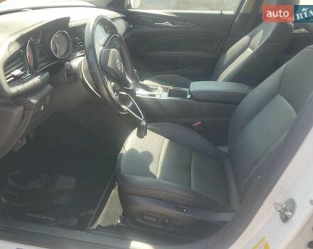 Білий Бьюік Regal TourX, об'ємом двигуна 2 л та пробігом 99 тис. км за 3000 $, фото 6 на Automoto.ua