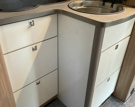 Білий Бюрстнер Aviano, об'ємом двигуна 2.3 л та пробігом 30 тис. км за 93000 $, фото 70 на Automoto.ua