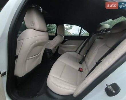 Белый Кадиллак CT4, объемом двигателя 2 л и пробегом 151 тыс. км за 19000 $, фото 9 на Automoto.ua