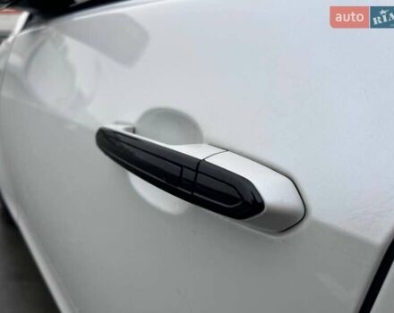 Белый Кадиллак СТС, объемом двигателя 2 л и пробегом 152 тыс. км за 14990 $, фото 14 на Automoto.ua