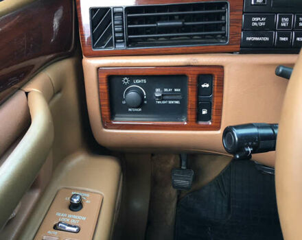 Белый Кадиллак ДеВиль, объемом двигателя 4.6 л и пробегом 176 тыс. км за 14500 $, фото 35 на Automoto.ua