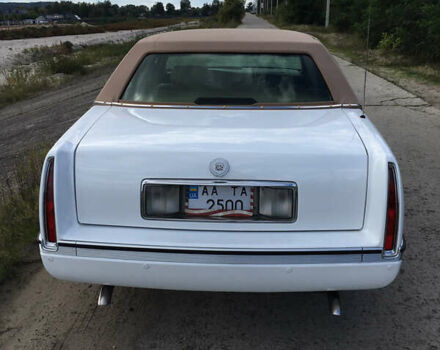 Белый Кадиллак ДеВиль, объемом двигателя 4.6 л и пробегом 176 тыс. км за 14500 $, фото 10 на Automoto.ua