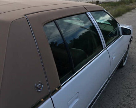 Белый Кадиллак ДеВиль, объемом двигателя 4.6 л и пробегом 176 тыс. км за 14500 $, фото 13 на Automoto.ua