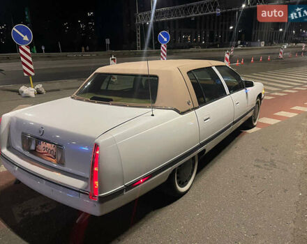 Белый Кадиллак ДеВиль, объемом двигателя 4.6 л и пробегом 176 тыс. км за 14500 $, фото 22 на Automoto.ua