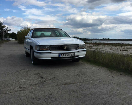 Белый Кадиллак ДеВиль, объемом двигателя 4.6 л и пробегом 176 тыс. км за 14500 $, фото 2 на Automoto.ua
