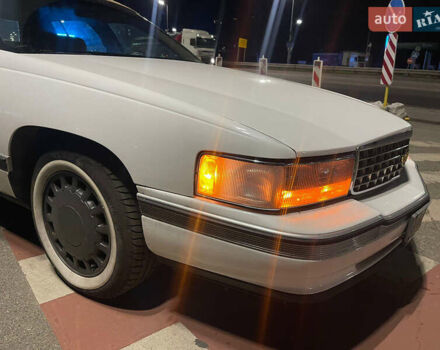 Белый Кадиллак ДеВиль, объемом двигателя 4.6 л и пробегом 176 тыс. км за 14500 $, фото 18 на Automoto.ua