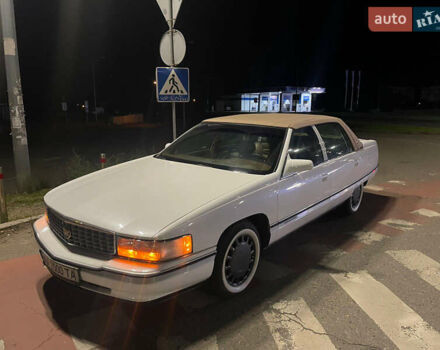 Белый Кадиллак ДеВиль, объемом двигателя 4.6 л и пробегом 176 тыс. км за 14500 $, фото 15 на Automoto.ua