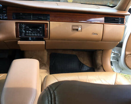 Белый Кадиллак ДеВиль, объемом двигателя 4.6 л и пробегом 176 тыс. км за 14500 $, фото 26 на Automoto.ua