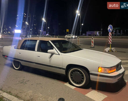 Белый Кадиллак ДеВиль, объемом двигателя 4.6 л и пробегом 176 тыс. км за 14500 $, фото 19 на Automoto.ua