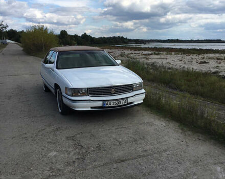 Белый Кадиллак ДеВиль, объемом двигателя 4.6 л и пробегом 176 тыс. км за 14500 $, фото 3 на Automoto.ua