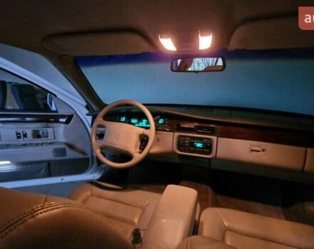 Белый Кадиллак ДеВиль, объемом двигателя 4.6 л и пробегом 92 тыс. км за 17000 $, фото 10 на Automoto.ua