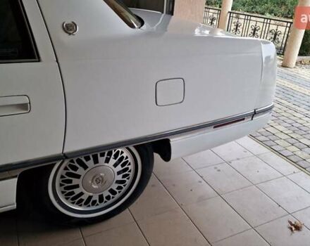 Белый Кадиллак ДеВиль, объемом двигателя 4.6 л и пробегом 92 тыс. км за 17000 $, фото 5 на Automoto.ua