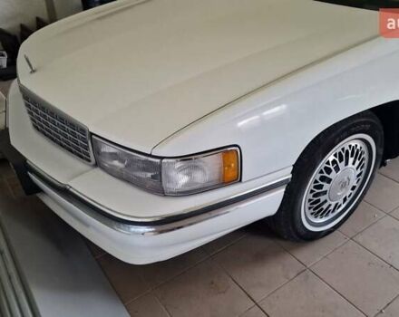 Белый Кадиллак ДеВиль, объемом двигателя 4.6 л и пробегом 92 тыс. км за 17000 $, фото 8 на Automoto.ua