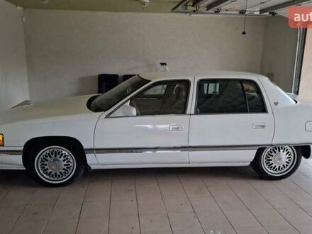 Белый Кадиллак ДеВиль, объемом двигателя 4.6 л и пробегом 92 тыс. км за 17000 $, фото 1 на Automoto.ua