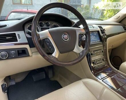 Белый Кадиллак Эскалейд, объемом двигателя 6.2 л и пробегом 239 тыс. км за 34900 $, фото 24 на Automoto.ua
