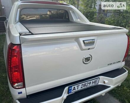 Белый Кадиллак Эскалейд, объемом двигателя 6.2 л и пробегом 239 тыс. км за 34900 $, фото 15 на Automoto.ua