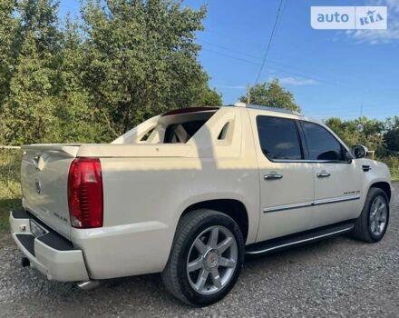 Белый Кадиллак Эскалейд, объемом двигателя 6.2 л и пробегом 239 тыс. км за 34900 $, фото 6 на Automoto.ua