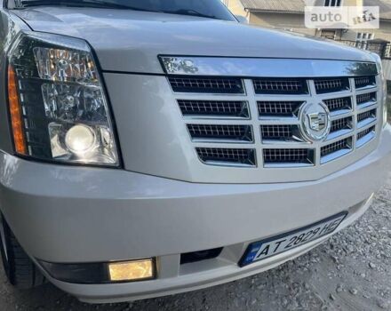 Белый Кадиллак Эскалейд, объемом двигателя 6.2 л и пробегом 239 тыс. км за 34900 $, фото 4 на Automoto.ua