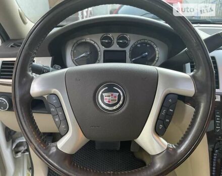 Белый Кадиллак Эскалейд, объемом двигателя 6.2 л и пробегом 239 тыс. км за 34900 $, фото 37 на Automoto.ua