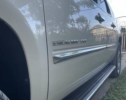 Белый Кадиллак Эскалейд, объемом двигателя 6.2 л и пробегом 239 тыс. км за 34900 $, фото 64 на Automoto.ua