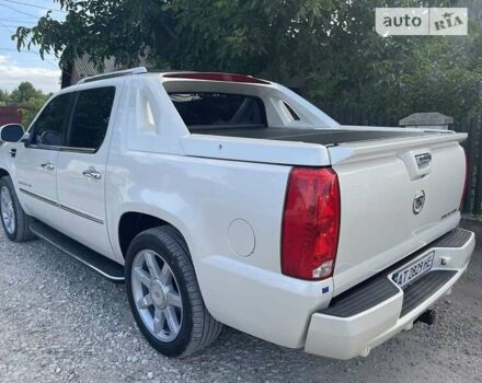 Белый Кадиллак Эскалейд, объемом двигателя 6.2 л и пробегом 239 тыс. км за 34900 $, фото 5 на Automoto.ua