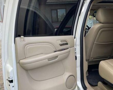 Белый Кадиллак Эскалейд, объемом двигателя 6.2 л и пробегом 239 тыс. км за 34900 $, фото 47 на Automoto.ua