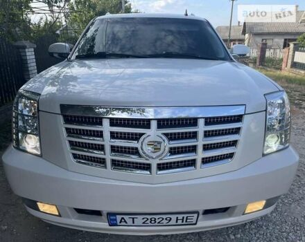Белый Кадиллак Эскалейд, объемом двигателя 6.2 л и пробегом 239 тыс. км за 34900 $, фото 2 на Automoto.ua