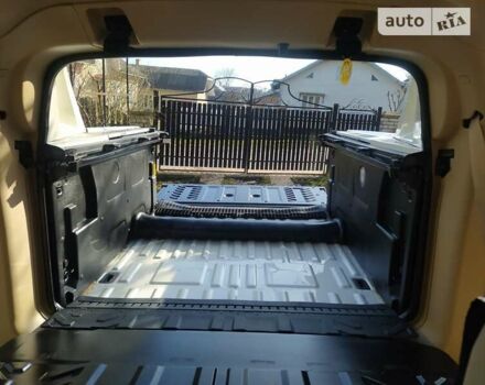 Белый Кадиллак Эскалейд, объемом двигателя 6.2 л и пробегом 239 тыс. км за 34900 $, фото 84 на Automoto.ua