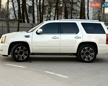 Белый Кадиллак Эскалейд, объемом двигателя 6.2 л и пробегом 220 тыс. км за 28999 $, фото 16 на Automoto.ua