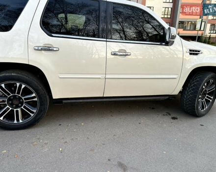 Белый Кадиллак Эскалейд, объемом двигателя 6.2 л и пробегом 220 тыс. км за 28999 $, фото 23 на Automoto.ua