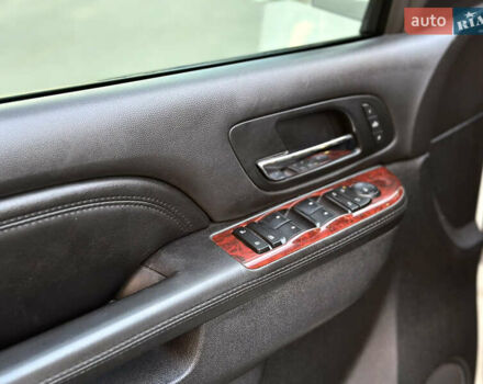 Белый Кадиллак Эскалейд, объемом двигателя 6.2 л и пробегом 220 тыс. км за 28999 $, фото 31 на Automoto.ua