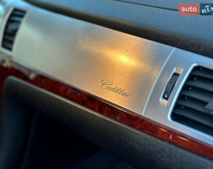 Белый Кадиллак Эскалейд, объемом двигателя 6.2 л и пробегом 220 тыс. км за 28999 $, фото 37 на Automoto.ua