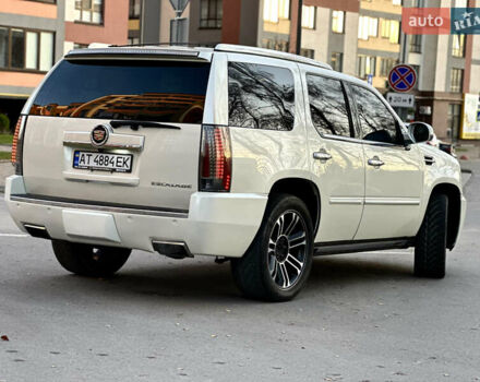 Белый Кадиллак Эскалейд, объемом двигателя 6.2 л и пробегом 220 тыс. км за 28999 $, фото 9 на Automoto.ua