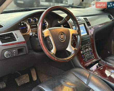 Белый Кадиллак Эскалейд, объемом двигателя 6.2 л и пробегом 220 тыс. км за 28999 $, фото 26 на Automoto.ua