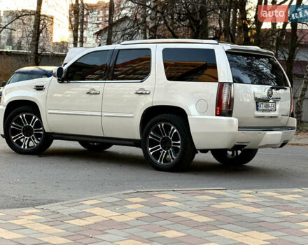 Белый Кадиллак Эскалейд, объемом двигателя 6.2 л и пробегом 220 тыс. км за 28999 $, фото 15 на Automoto.ua