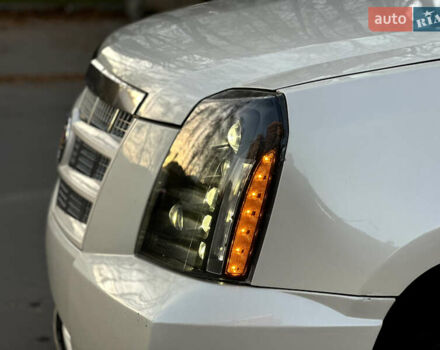 Белый Кадиллак Эскалейд, объемом двигателя 6.2 л и пробегом 220 тыс. км за 28999 $, фото 21 на Automoto.ua