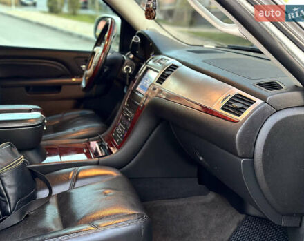 Белый Кадиллак Эскалейд, объемом двигателя 6.2 л и пробегом 220 тыс. км за 28999 $, фото 34 на Automoto.ua