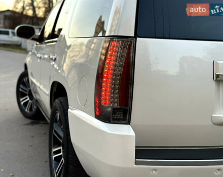 Белый Кадиллак Эскалейд, объемом двигателя 6.2 л и пробегом 220 тыс. км за 28999 $, фото 25 на Automoto.ua