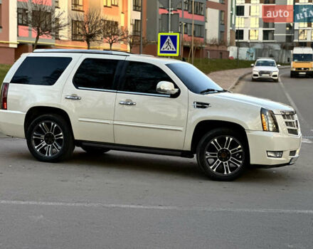 Белый Кадиллак Эскалейд, объемом двигателя 6.2 л и пробегом 220 тыс. км за 28999 $, фото 6 на Automoto.ua