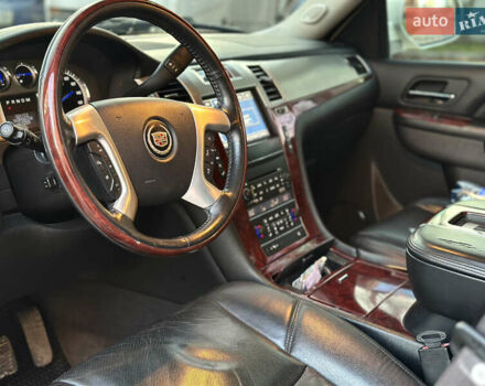 Белый Кадиллак Эскалейд, объемом двигателя 6.2 л и пробегом 220 тыс. км за 28999 $, фото 27 на Automoto.ua
