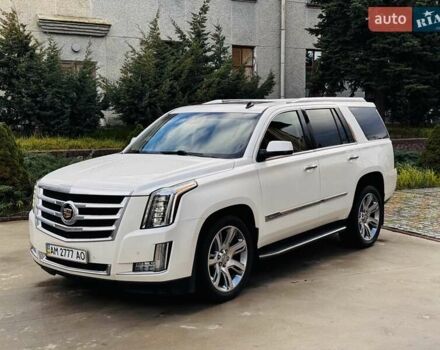 Белый Кадиллак Эскалейд, объемом двигателя 6.2 л и пробегом 197 тыс. км за 32999 $, фото 1 на Automoto.ua