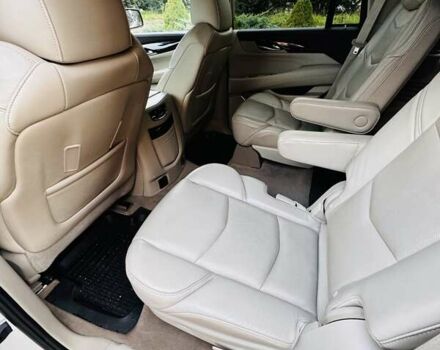 Белый Кадиллак Эскалейд, объемом двигателя 6.2 л и пробегом 197 тыс. км за 32999 $, фото 17 на Automoto.ua