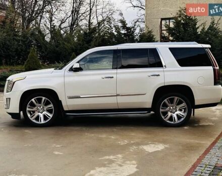 Белый Кадиллак Эскалейд, объемом двигателя 6.2 л и пробегом 197 тыс. км за 32999 $, фото 2 на Automoto.ua